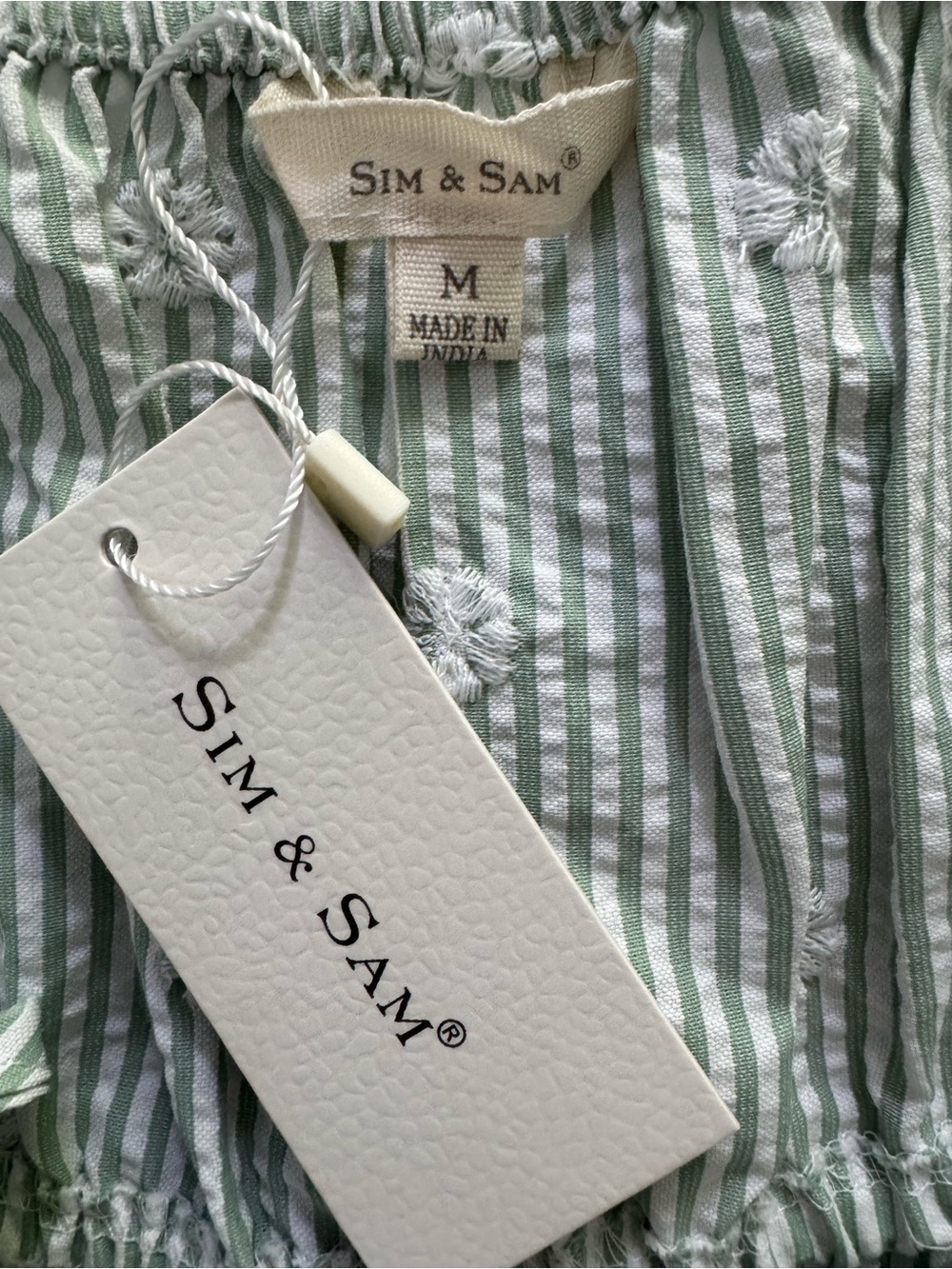 🆕 Light Green and White Striped Seersucker Maxi Dress w/embroidered Flowers - Picture 9 of 12